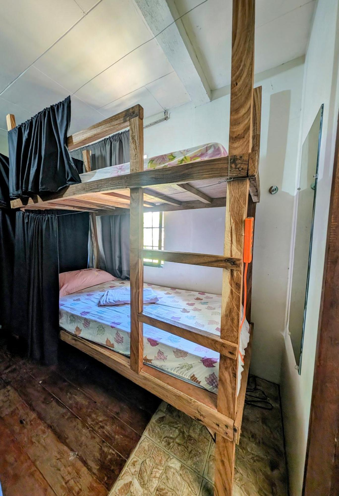 Screaming Gecko Hostel バスアンガ エクステリア 写真