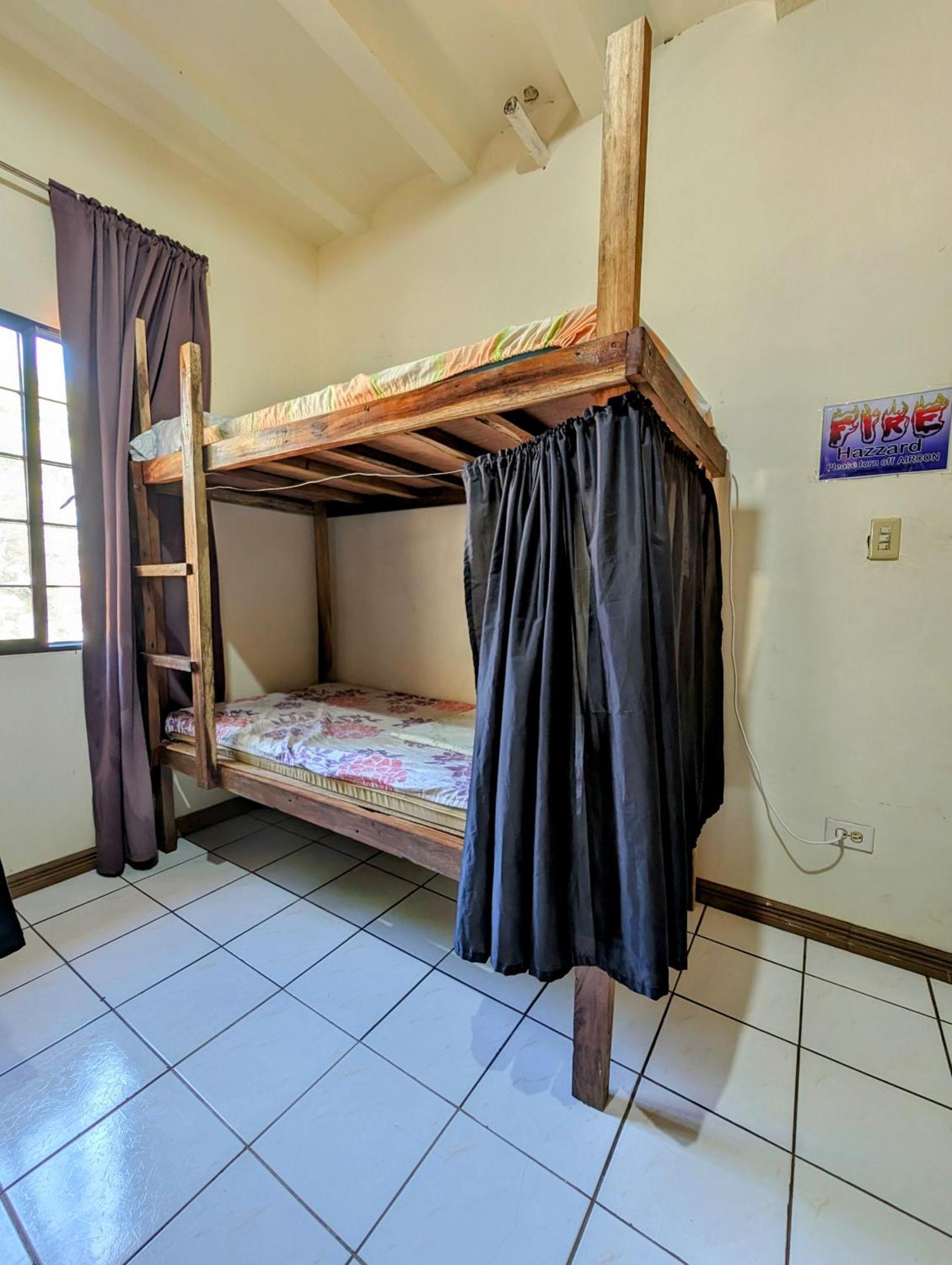 Screaming Gecko Hostel バスアンガ エクステリア 写真